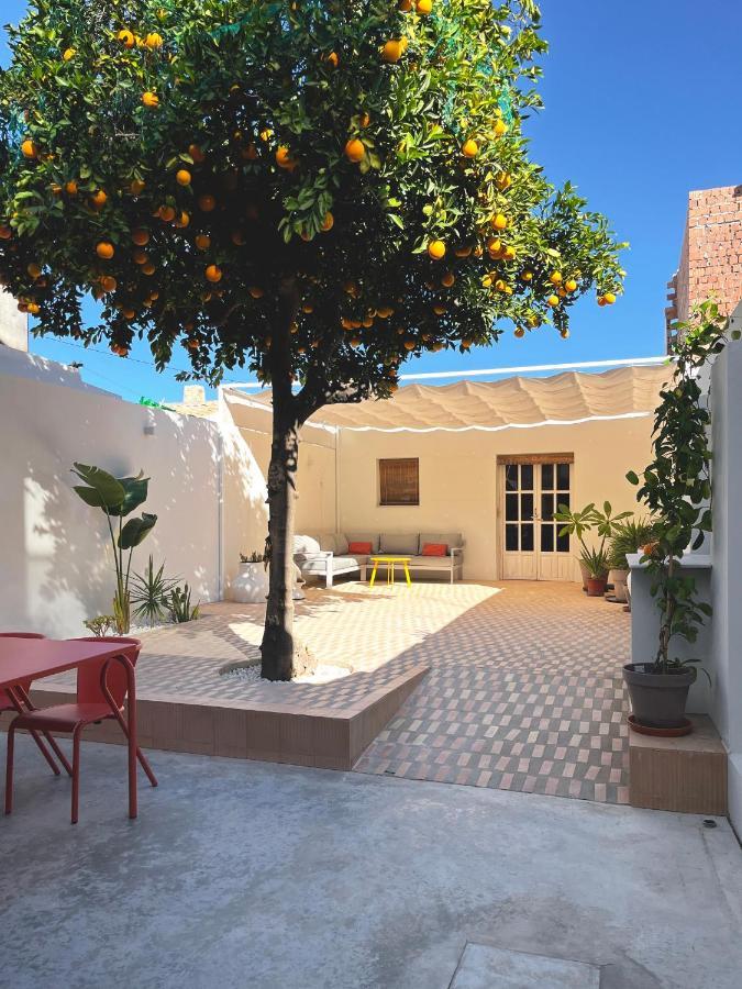 Design & Art, Patio With Orange Tree, Near Seville Carrion de Los Cespedes Luaran gambar