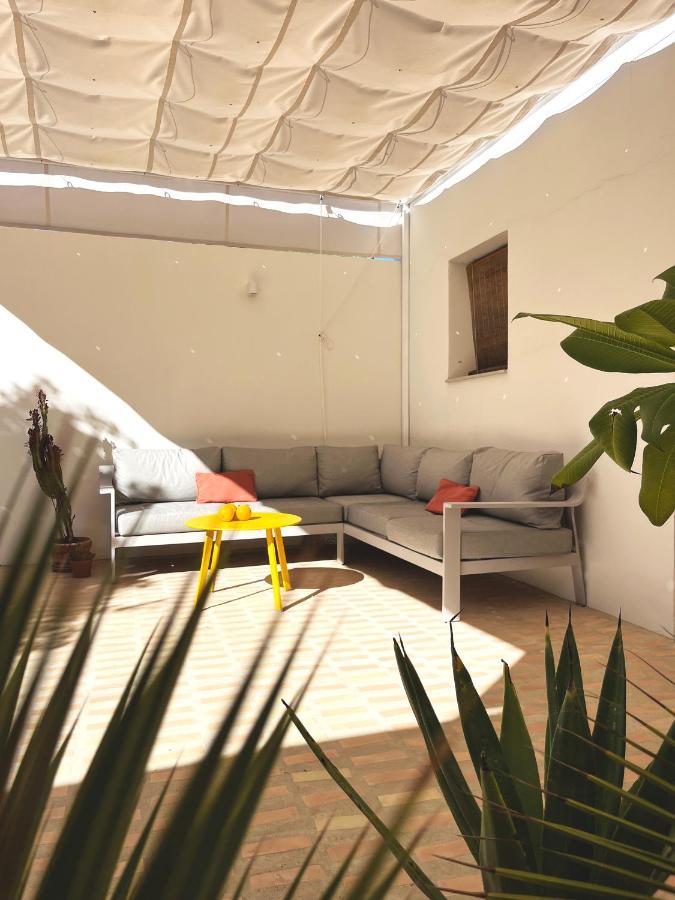 Design & Art, Patio With Orange Tree, Near Seville Carrion de Los Cespedes Luaran gambar