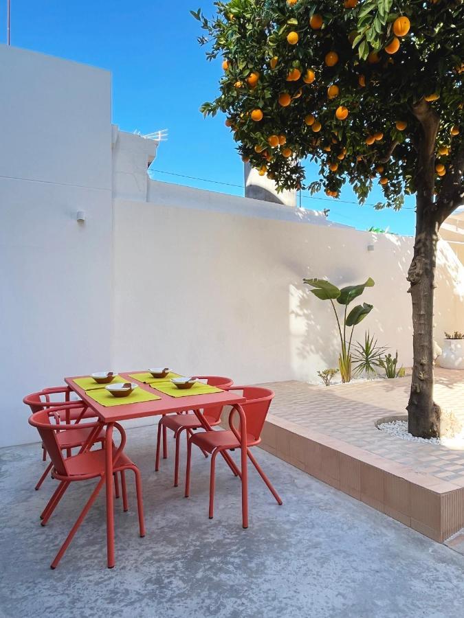 Design & Art, Patio With Orange Tree, Near Seville Carrion de Los Cespedes Luaran gambar